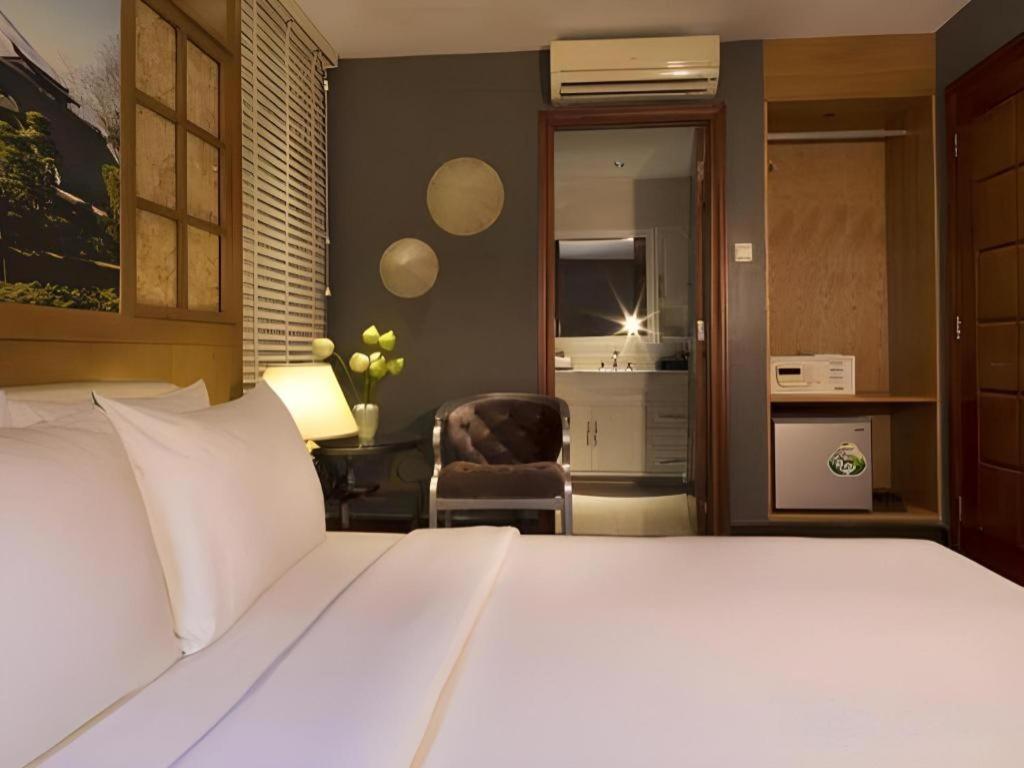 The White Hotel 8A Thai Van Lung Cidade de Ho Chi Minh Exterior foto