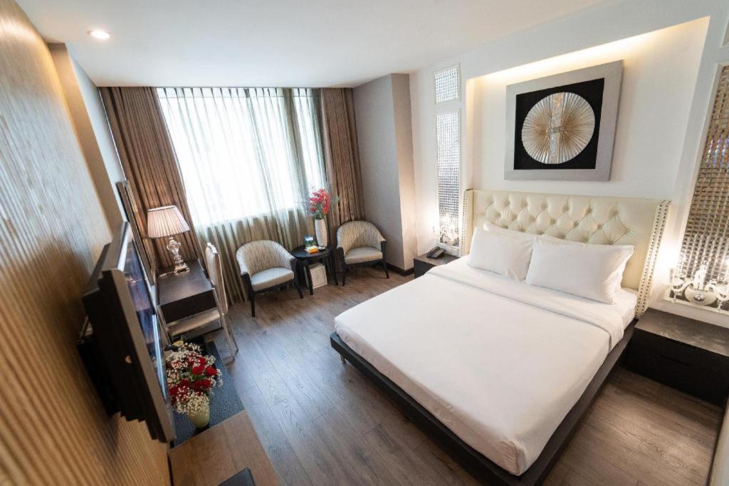 The White Hotel 8A Thai Van Lung Cidade de Ho Chi Minh Exterior foto
