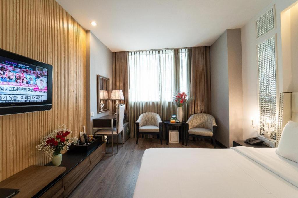 The White Hotel 8A Thai Van Lung Cidade de Ho Chi Minh Exterior foto