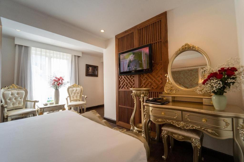 The White Hotel 8A Thai Van Lung Cidade de Ho Chi Minh Exterior foto