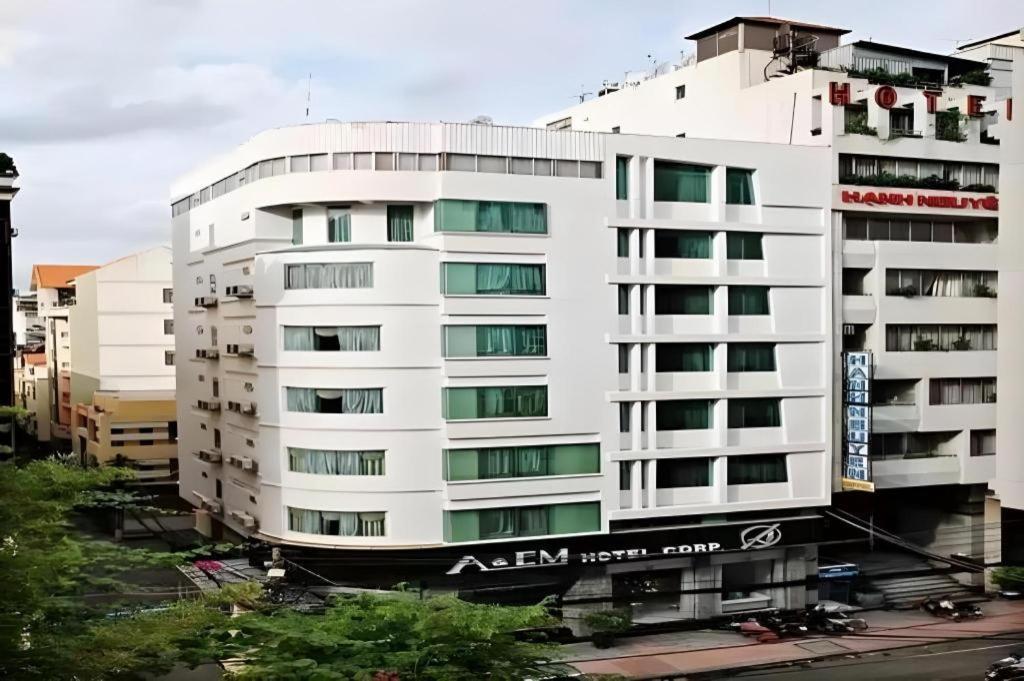 The White Hotel 8A Thai Van Lung Cidade de Ho Chi Minh Exterior foto