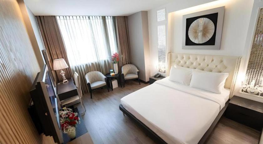 The White Hotel 8A Thai Van Lung Cidade de Ho Chi Minh Exterior foto