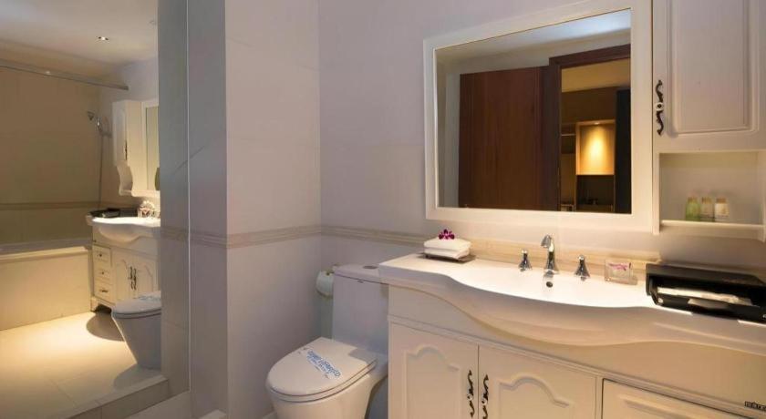 The White Hotel 8A Thai Van Lung Cidade de Ho Chi Minh Exterior foto