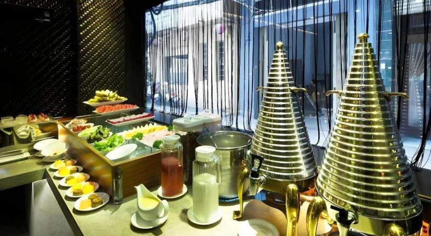 The White Hotel 8A Thai Van Lung Cidade de Ho Chi Minh Exterior foto